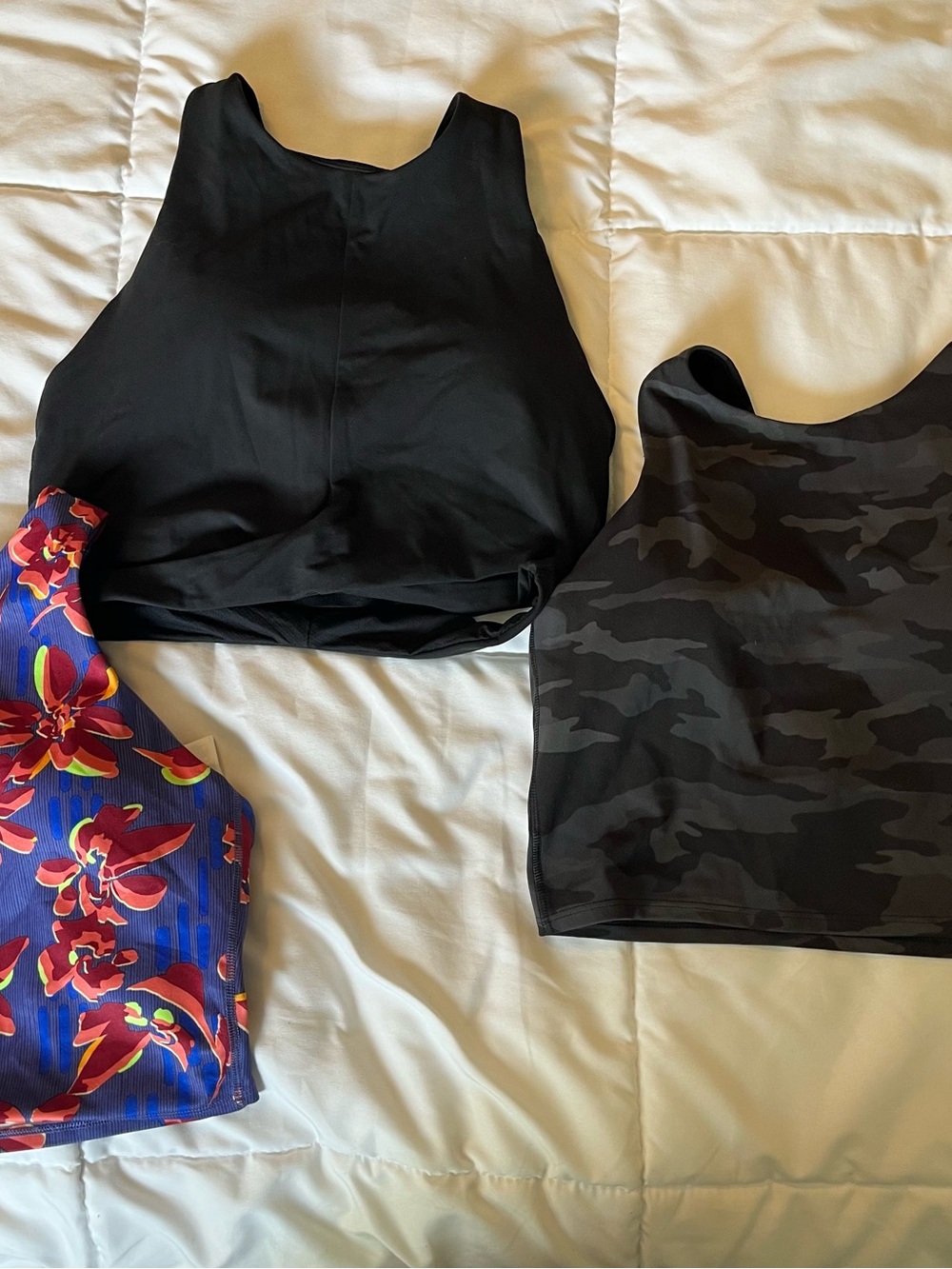 Athleta Conscious Crop tank Lot of 3 Like new Size Medium